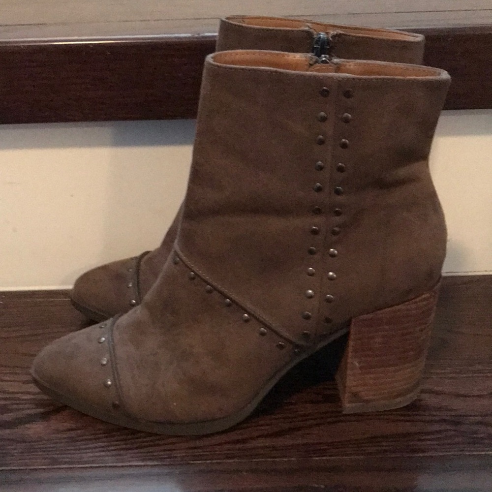 🥾 Report Brown Studded Swede Ankle Boots WB05